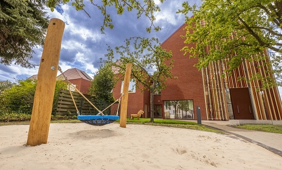 Au&szlig;enanlagen und Spielplatz