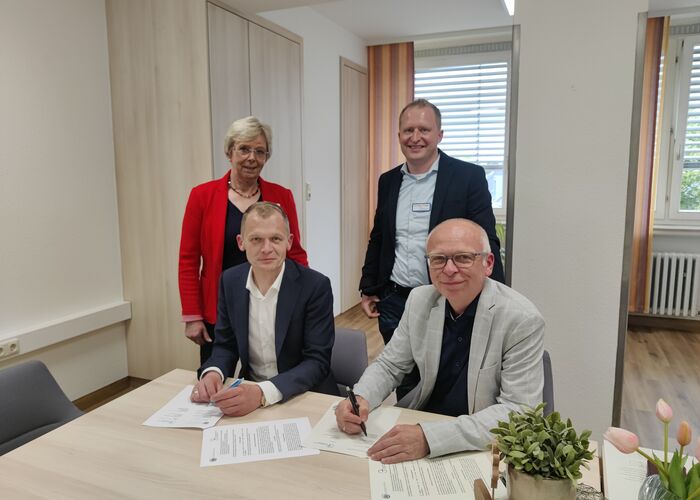 Vertragsunterzeichnung Bildungsstätte und Lernort.jpg