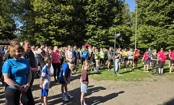 F&uuml;r alle L&auml;ufer gab es ein gemeinsames Warm-up