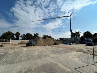 05/2024: Eröffnet die EUREGIO-KLINIK einen Beachclub? Eher nicht, denn auf der Baustelle haben die vorbereitenden Maßnahmen für das MAZ begonnen