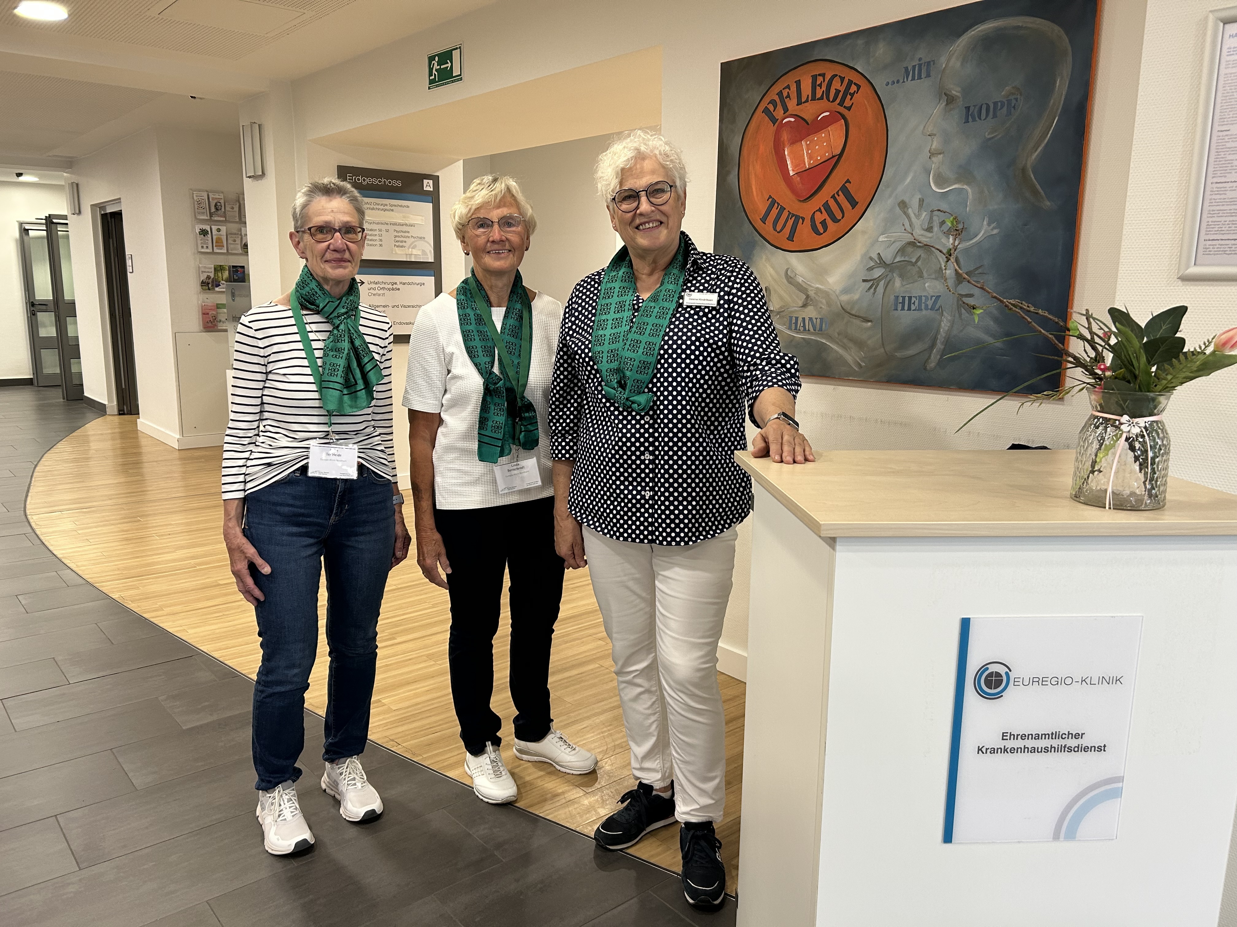 Teil des Teams von rund 20 ehrenamtlichen Helfern: (v.l.) Luise ter Heide, Linda Botterbrodt und Gesine Hindriksen
