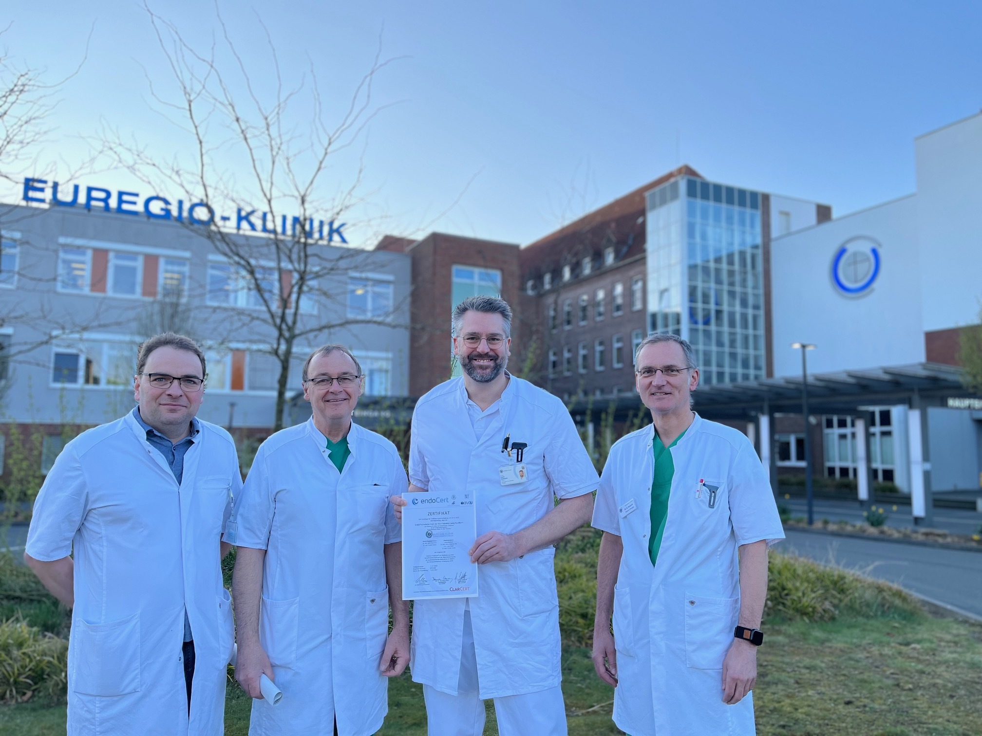 v.l.: Oberarzt Josua Bednarzik, Chefarzt Dr. Michael Henkel, Leiter EPZ Dr. Gerrit Beckmann und Stellv. Leiter EPZ Dr. Karsten Knecht