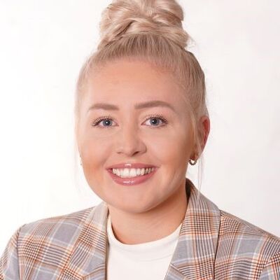 Nele Ahlert Chefarztsekretärin_03 klein.JPG