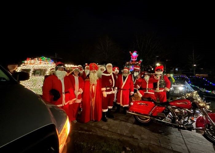 Weihnachtsmänner besuchen die Kinderklinik 2 klein.jpg